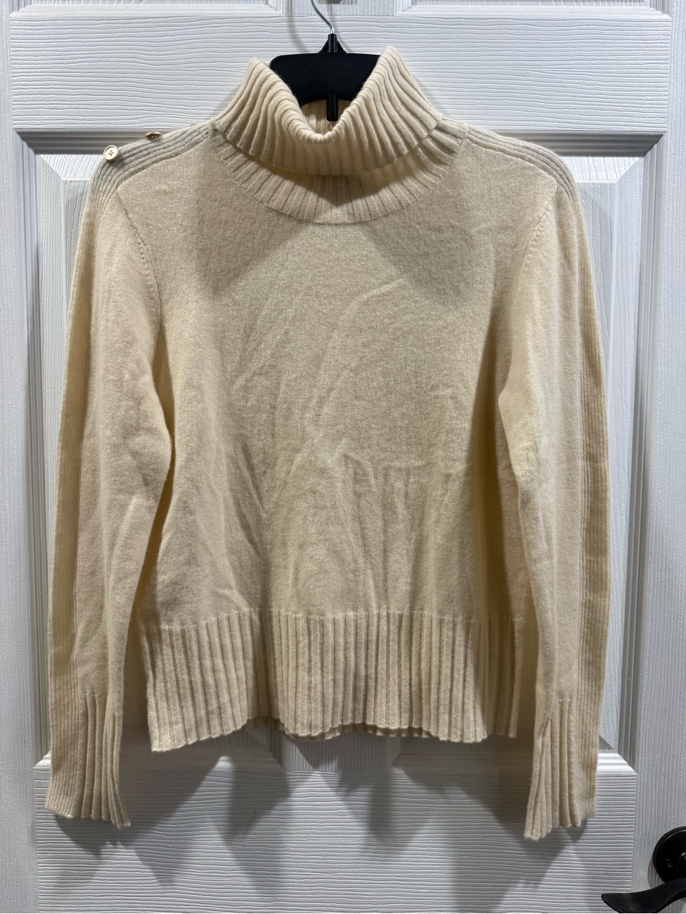 Qi Cashmere Womens S 100% Cashmere Turtleneck Sweater Ivory Gold Button Shoulder